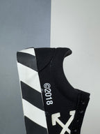 Off-Whit! c/o Virgil Abloh « White Black »