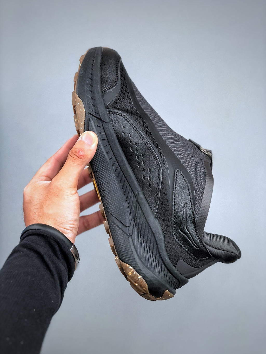 Hok! One One Project Transport in Black Sneaker