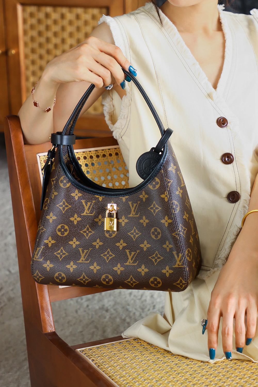 Sac à main LV The Drop PM Monogram