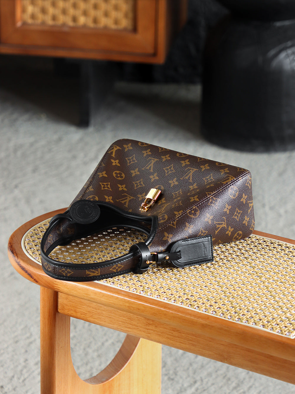 Sac à main LV The Drop PM Monogram