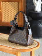 Sac à main LV The Drop PM Monogram