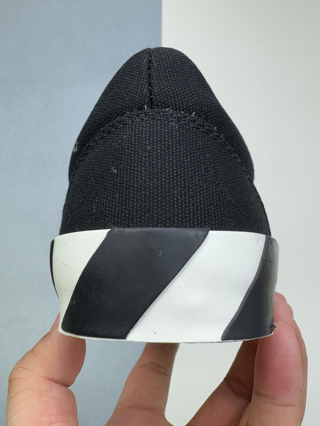 Off-Whit! c/o Virgil Abloh « White Black »
