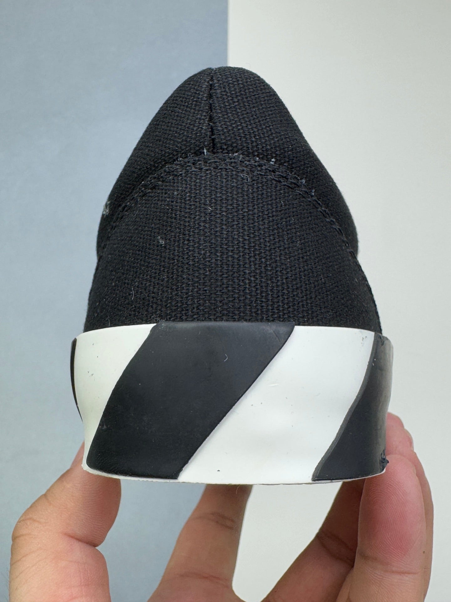 Off-Whit! c/o Virgil Abloh « White Black »
