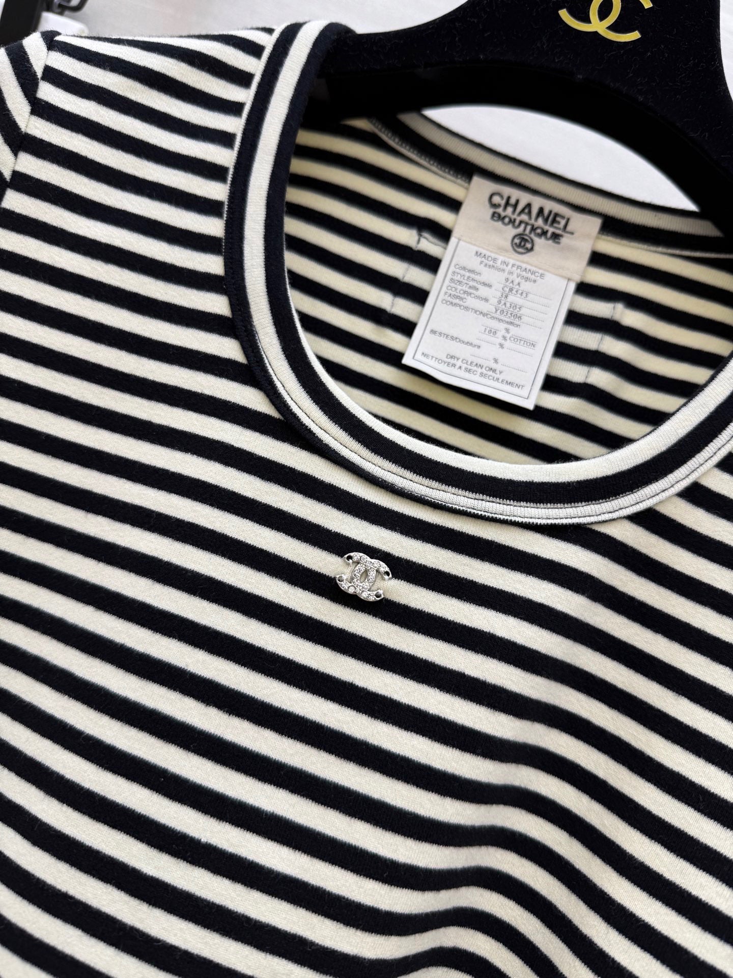 CHNE! Vintage Series U-neck Striped T-shirt