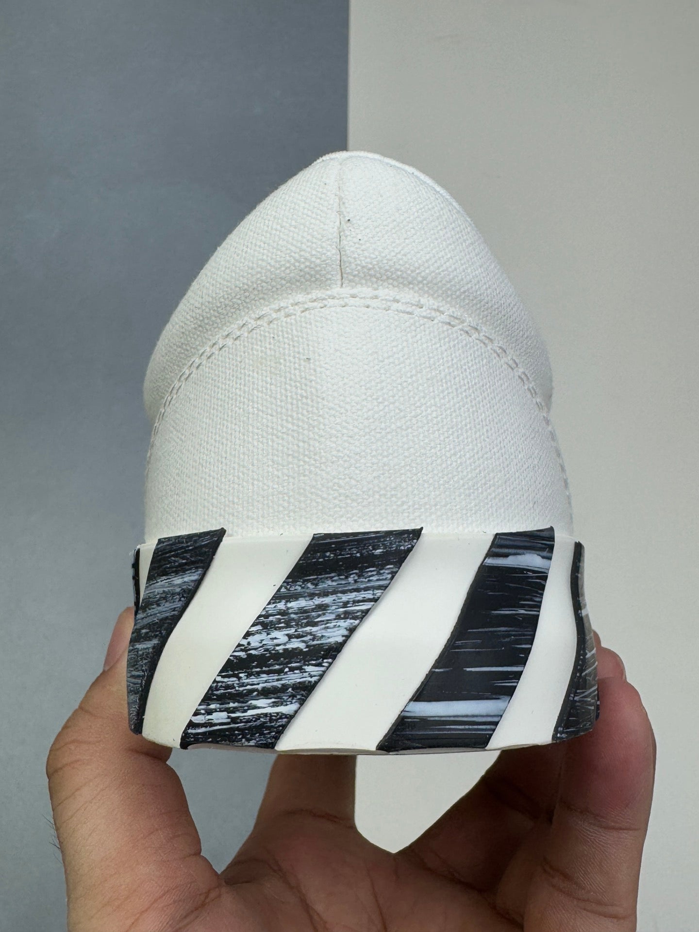 Off-Whit! c/o Virgil Abloh "White Black"