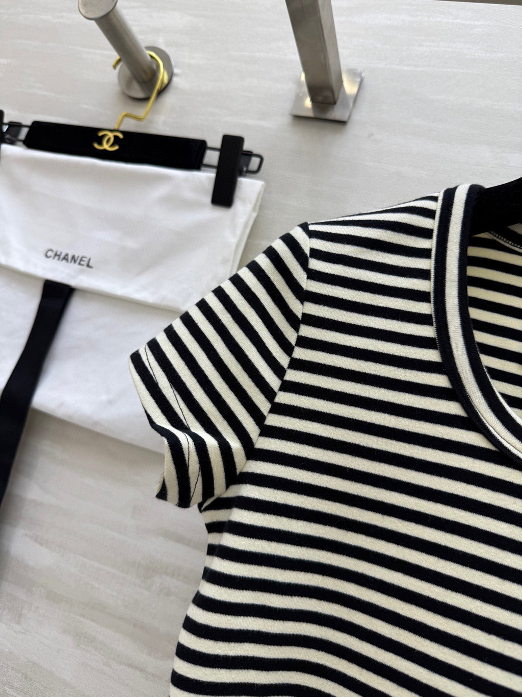 CHNE! Vintage Series U-neck Striped T-shirt