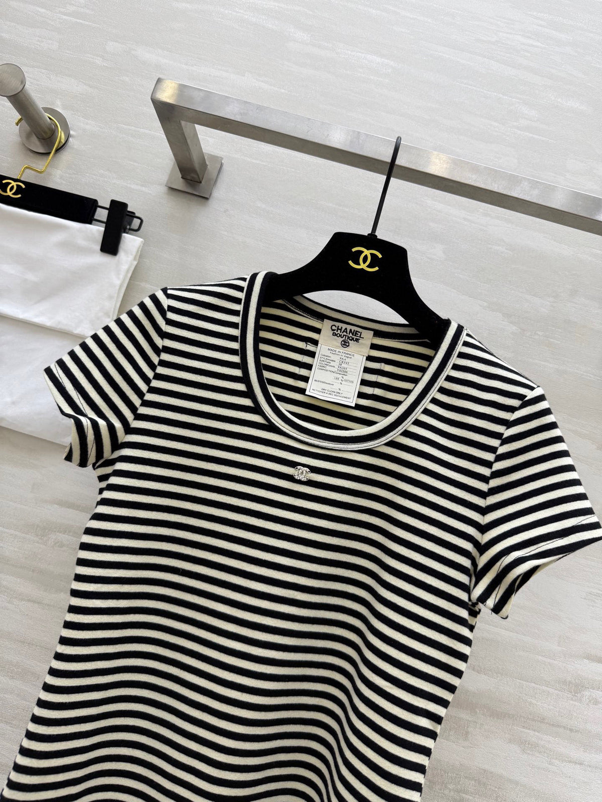 CHNE! Vintage Series U-neck Striped T-shirt