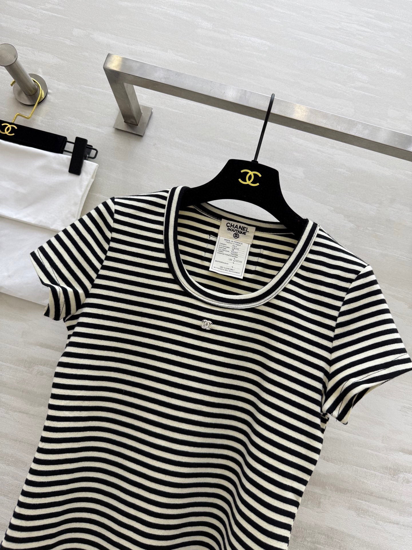 CHNE! Vintage Series U-neck Striped T-shirt