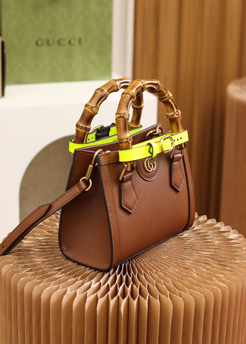 Gucc! Diana Small Tote Bag in Beige brown Leather