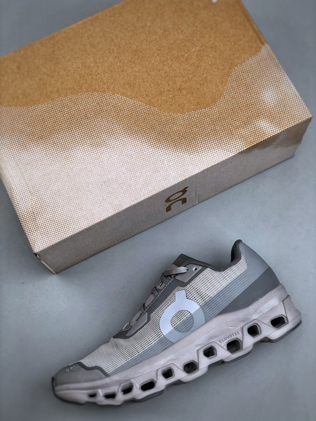 ON Cloudmonst! Void Sneaker