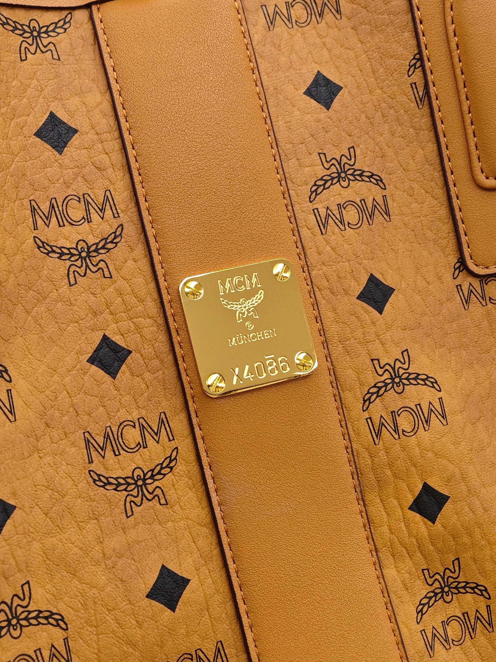 حقيبة ليز النسائية القابلة للعكس من MCM