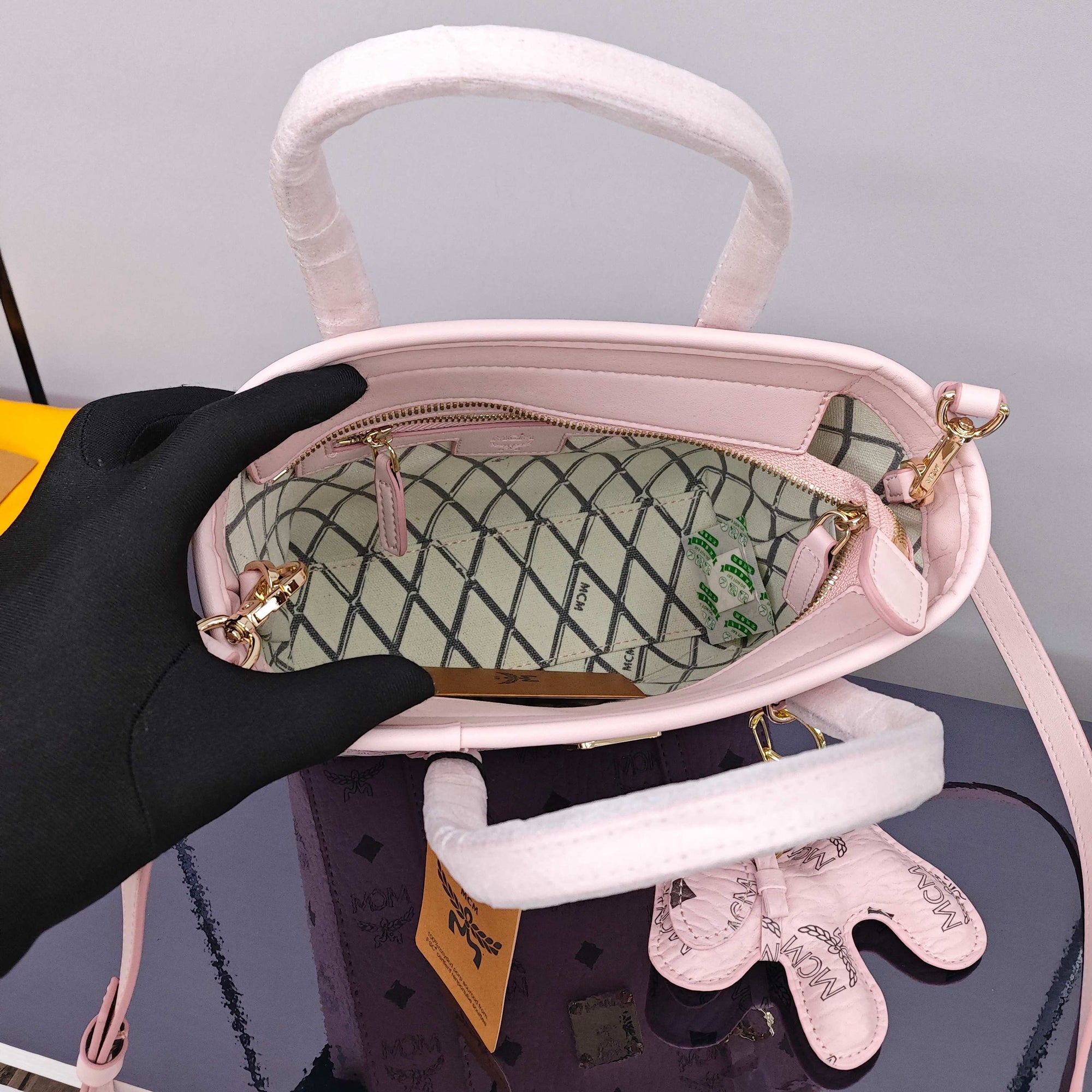 حقيبة تسوق صغيرة من MCM Toni Shopper