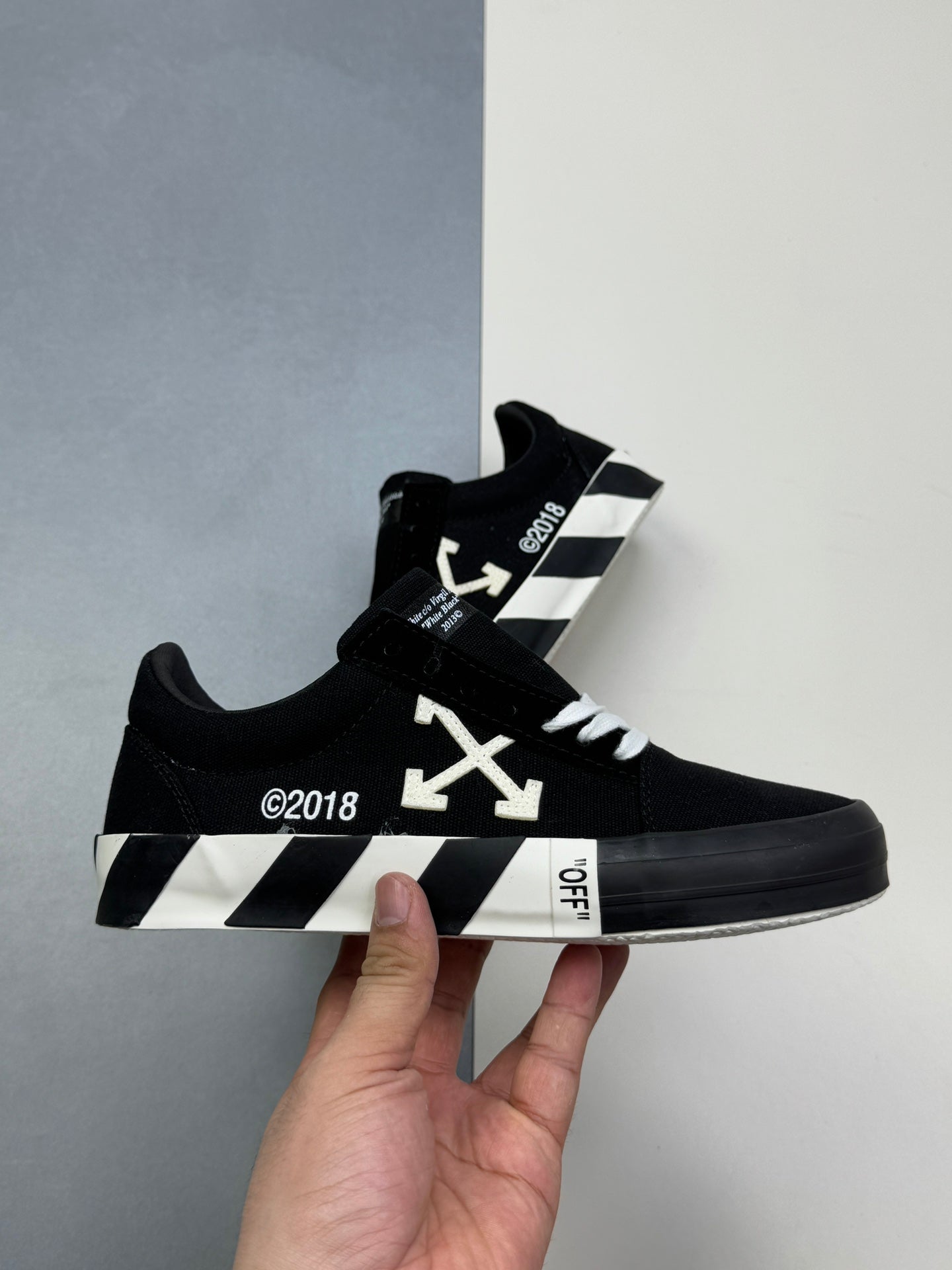 Off-Whit! c/o Virgil Abloh « White Black »