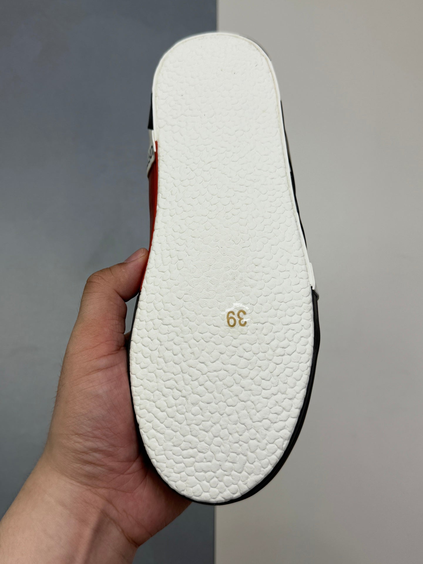 Off-Whit! c/o Virgil Abloh « White Black »