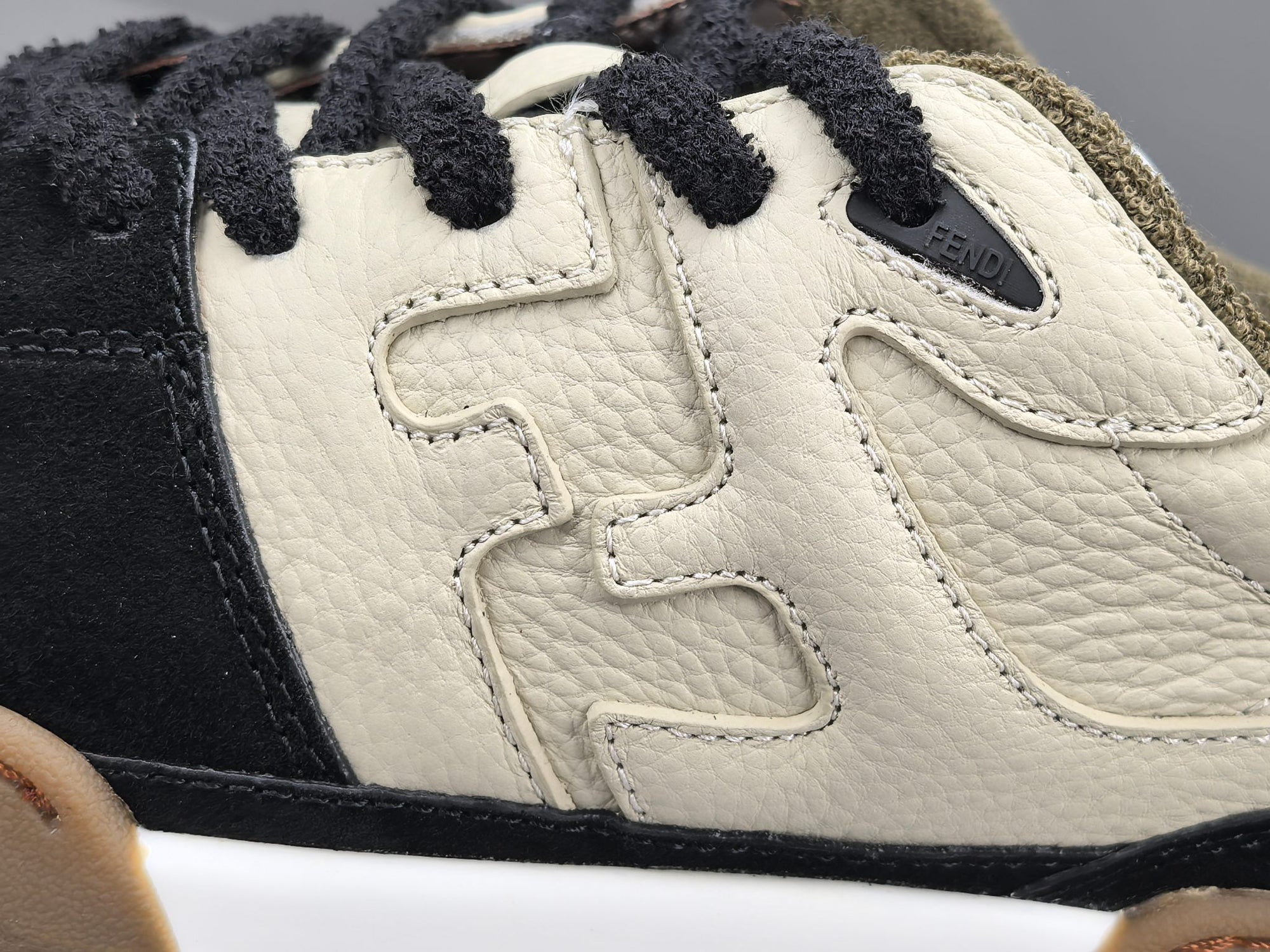 Fend! Match Low tops in black suede