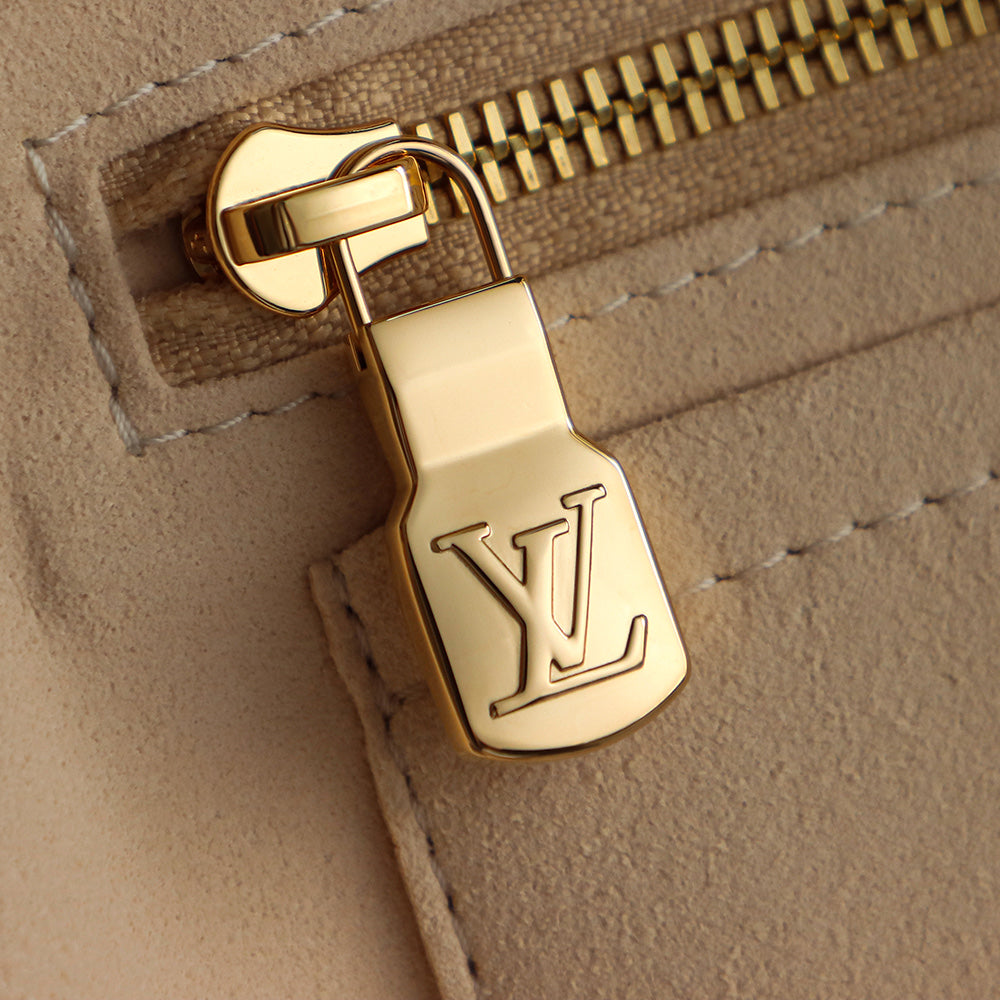 حقيبة يد مونوغرام من LV x TM CarryAll PM