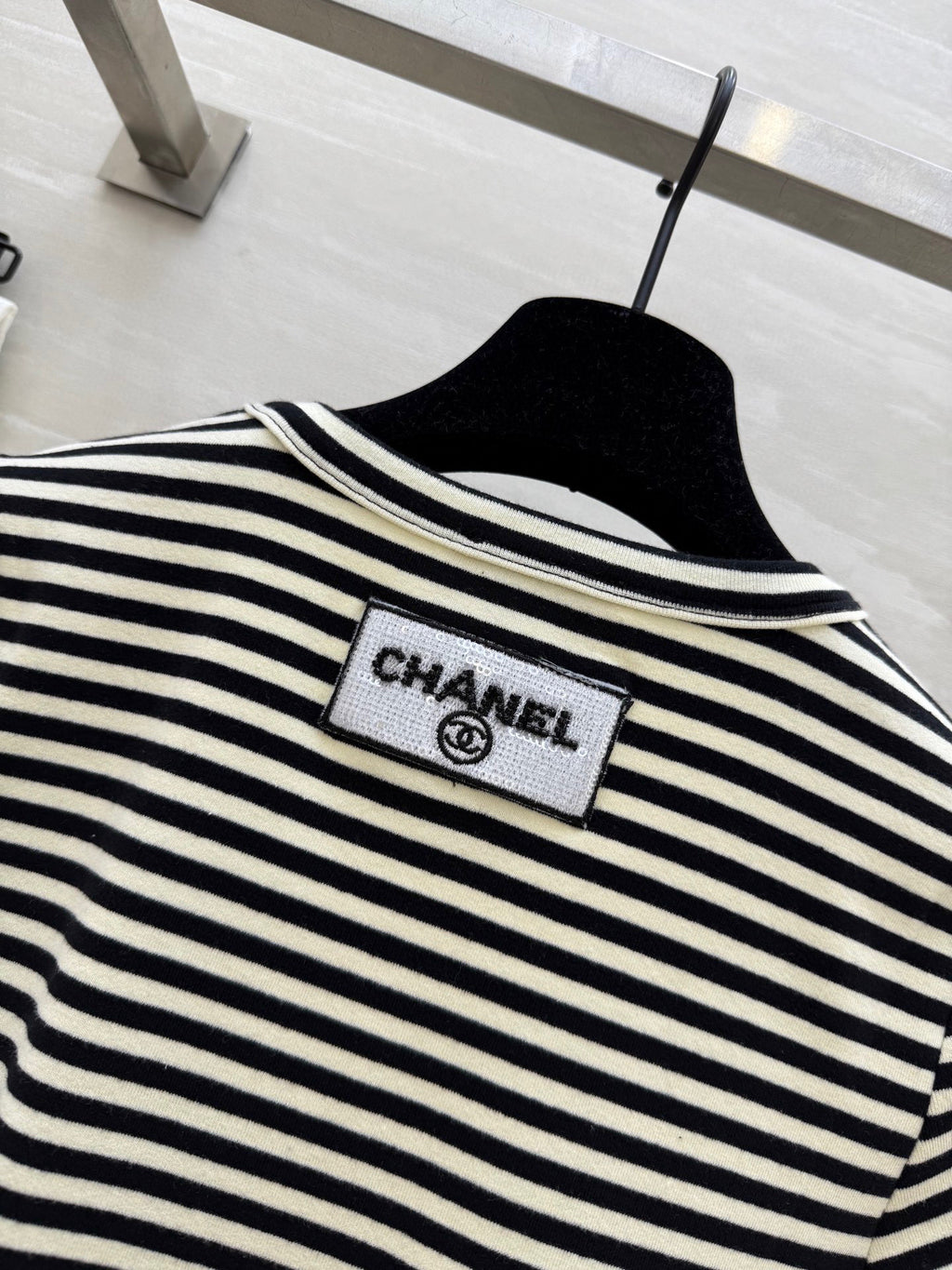 CHNE! Vintage Series U-neck Striped T-shirt
