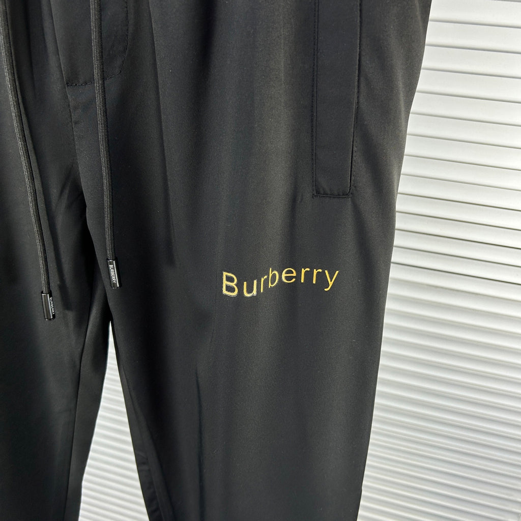 بنطال رياضي بشعار Burberr!