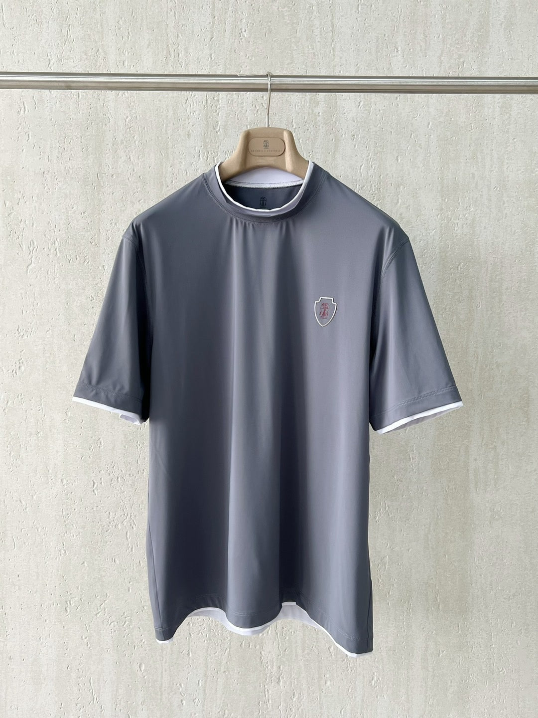 T-shirt ras du cou avec plaque logo Brunello Cucinell!
