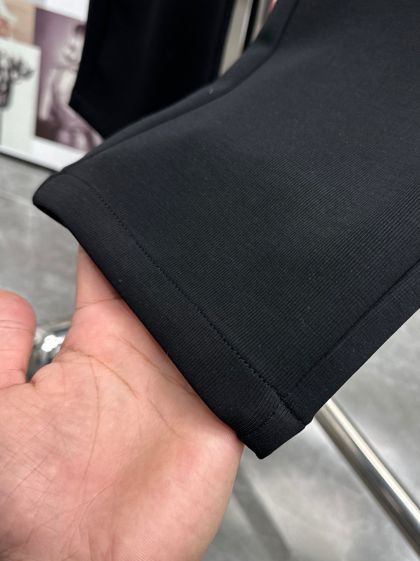 بنطال رياضي بشعار LV