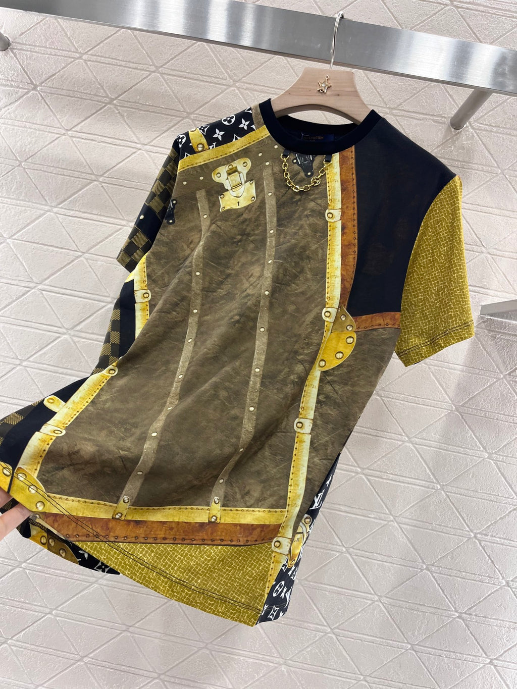 LV Logo short-sleeved crew-neck T-shirt