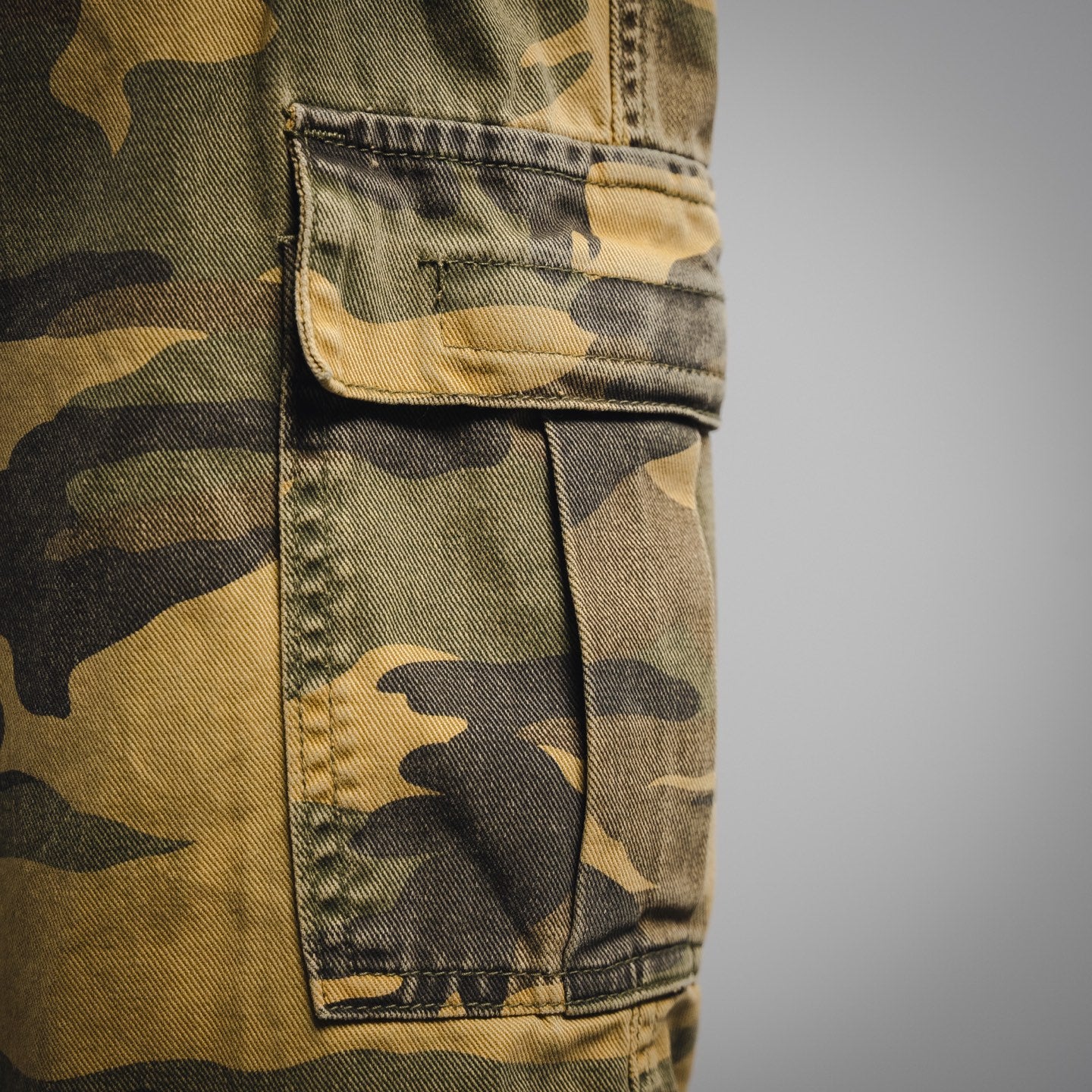 PROJEC! G/R Fake Layered Camouflage Washed Cargo Denim Jeans