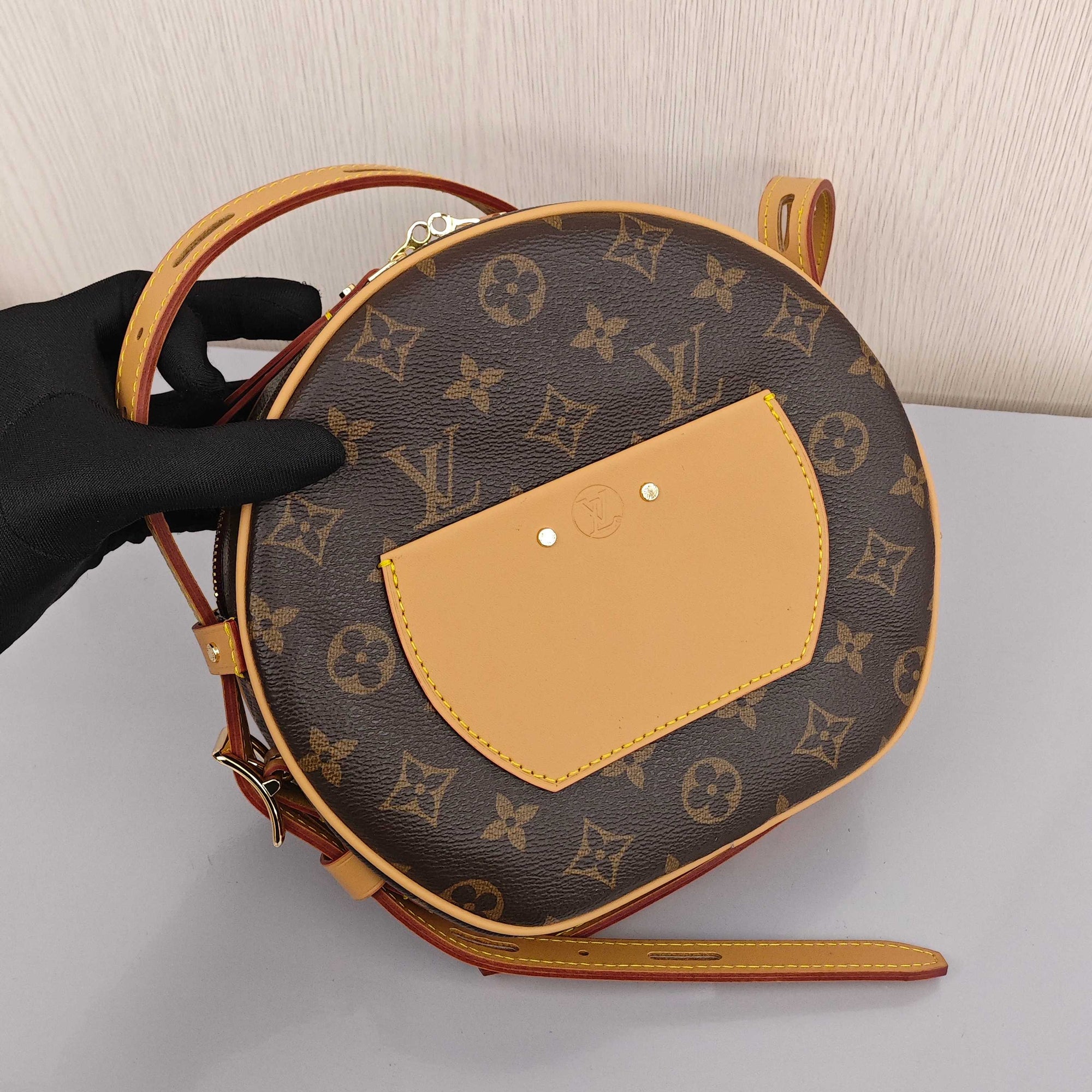 LV Boite Chapeau Souple