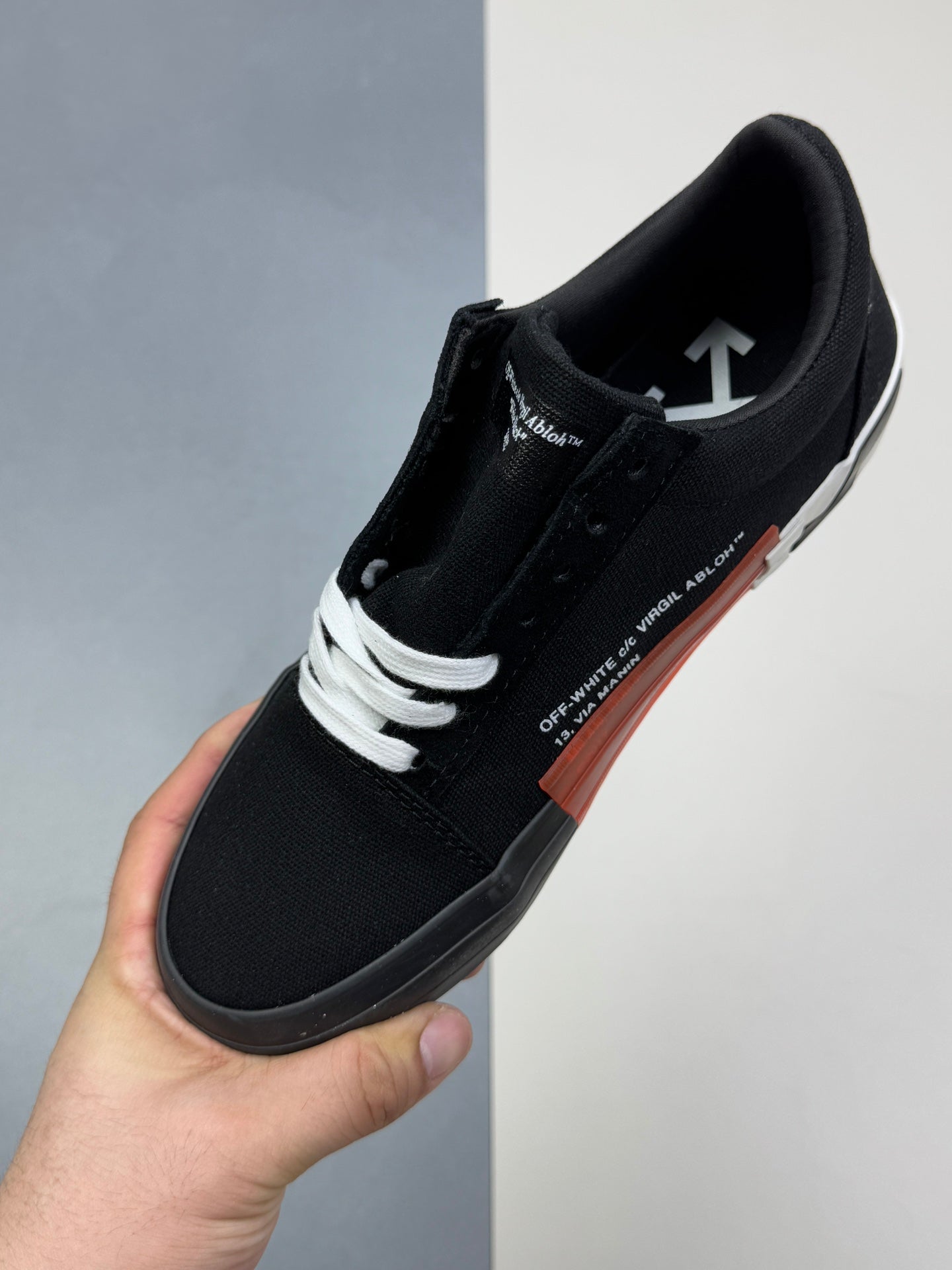 Off-Whit! c/o Virgil Abloh « White Black »