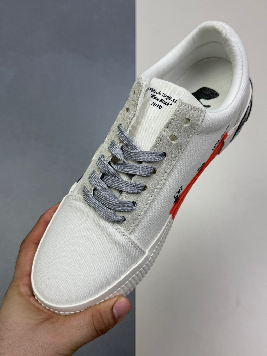 Off-Whit! c/o Virgil Abloh "White Black"