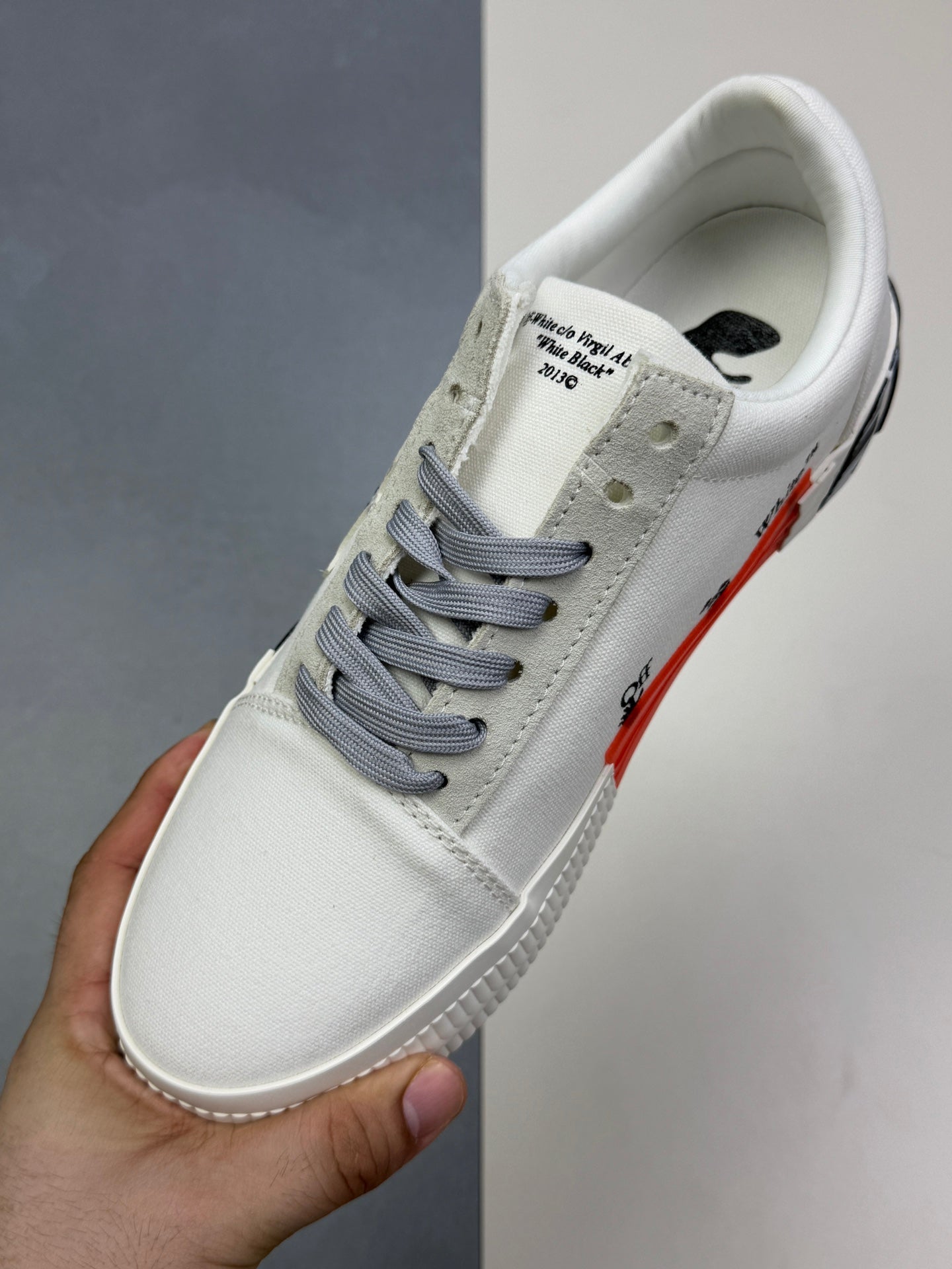Off-Whit! c/o Virgil Abloh "White Black"