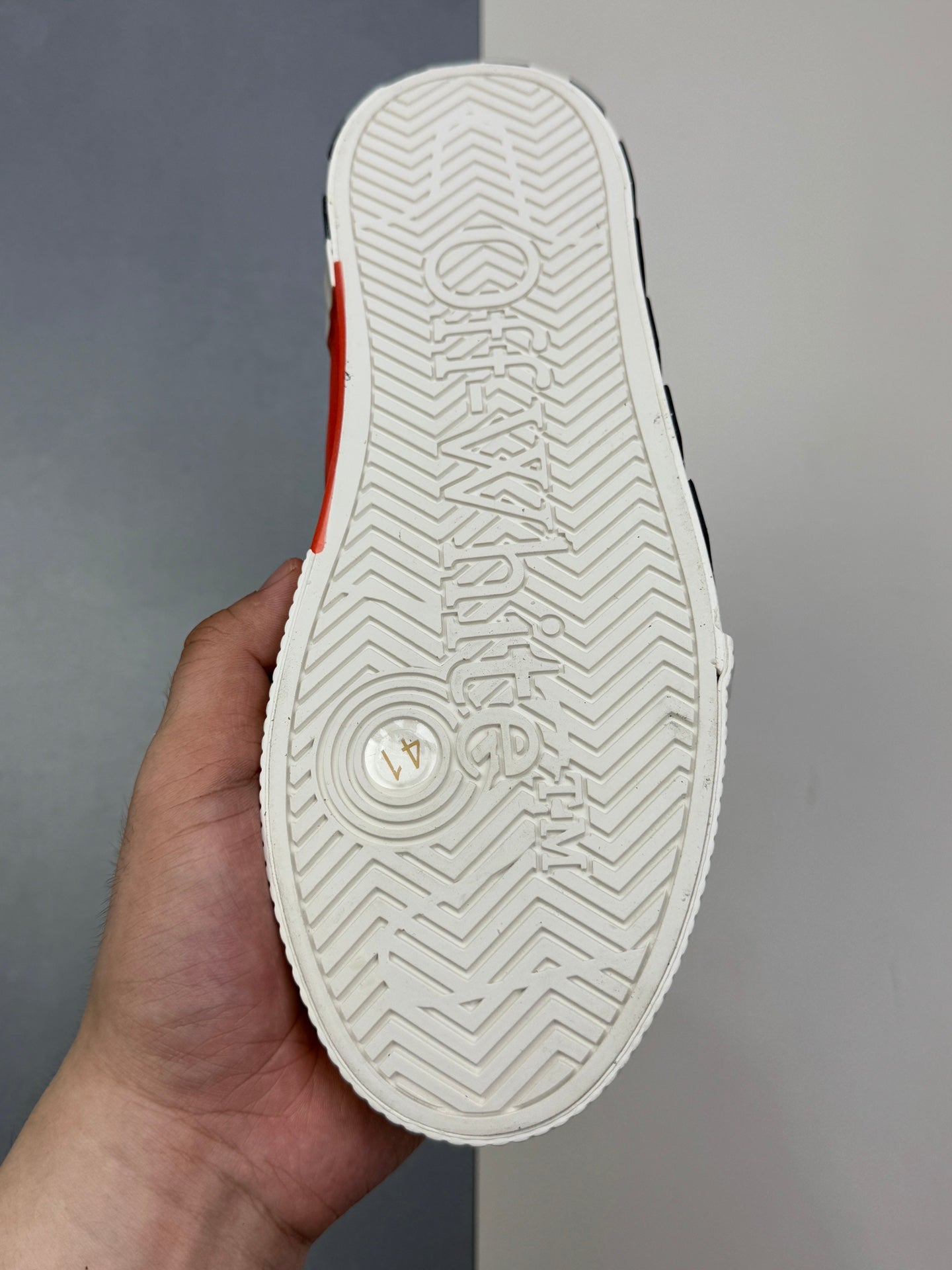 Off-Whit! c/o Virgil Abloh "White Black"