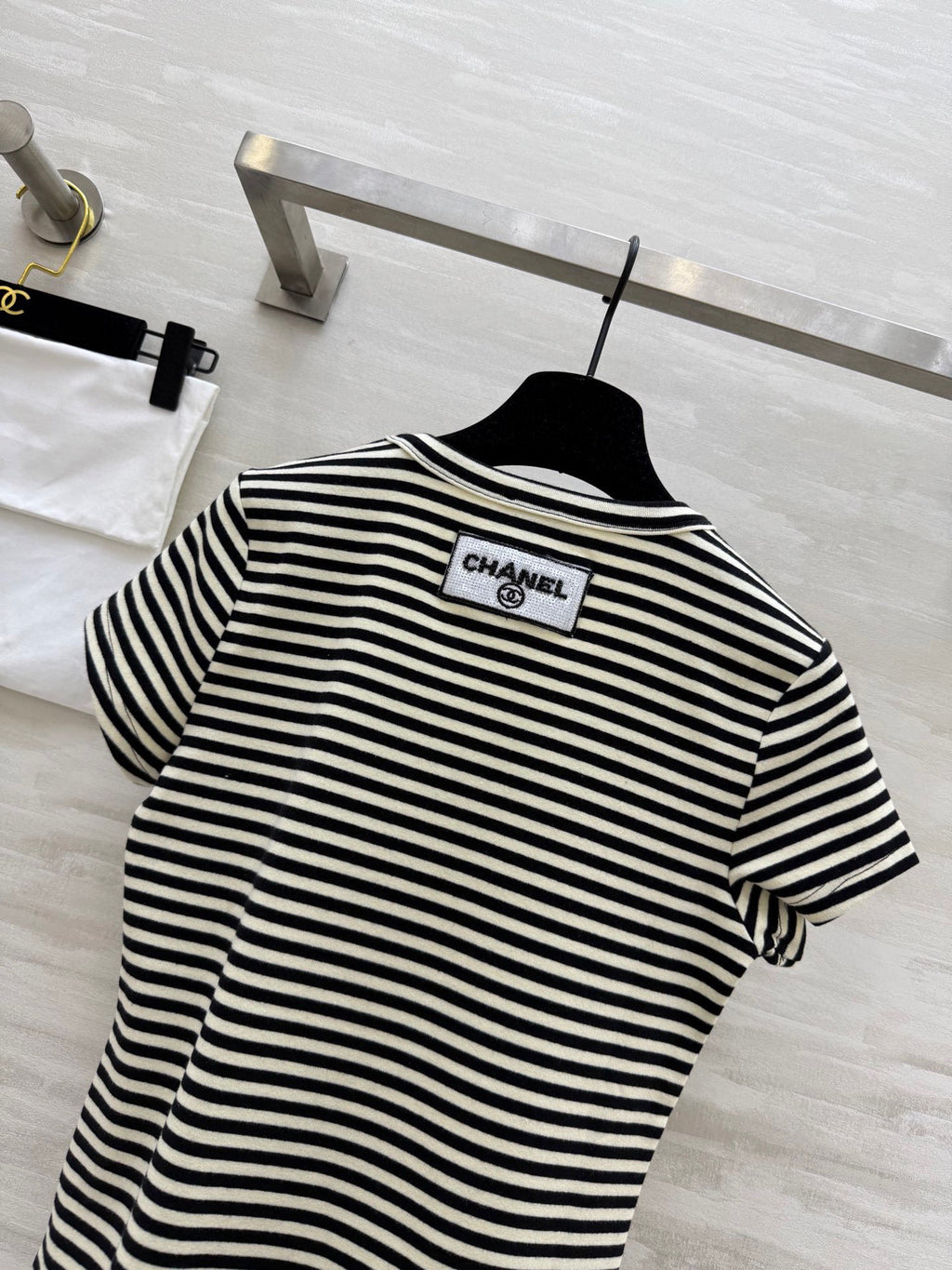 CHNE! Vintage Series U-neck Striped T-shirt