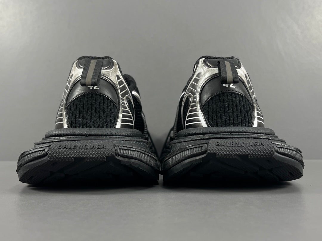 Balenciag! 3XL Mesh Lace-Up Distressed Low-Top Sneakers in Black & Silver