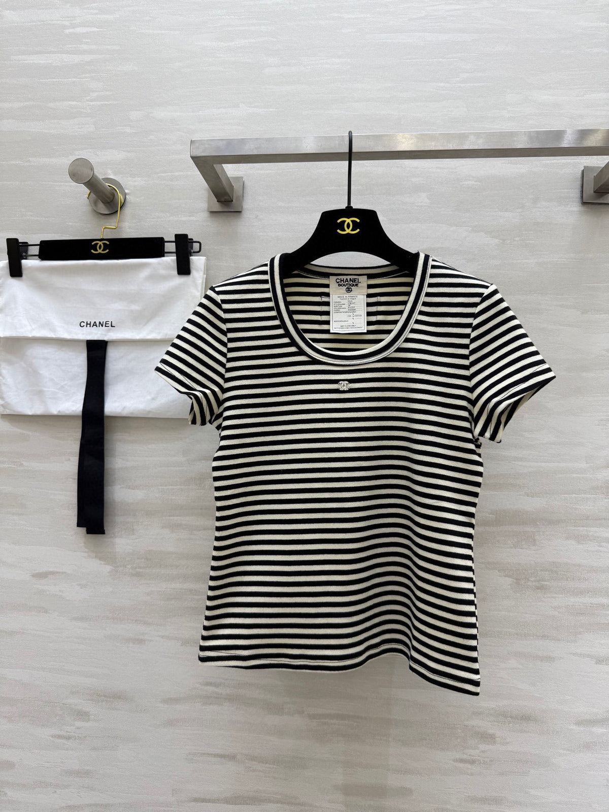 CHNE! Vintage Series U-neck Striped T-shirt