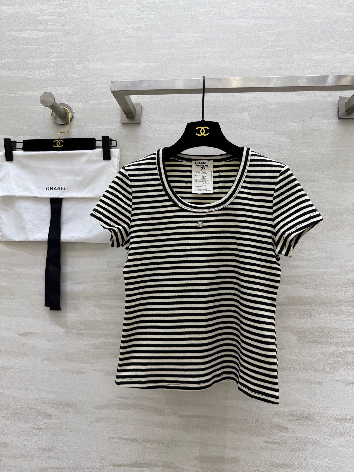 CHNE! Vintage Series U-neck Striped T-shirt