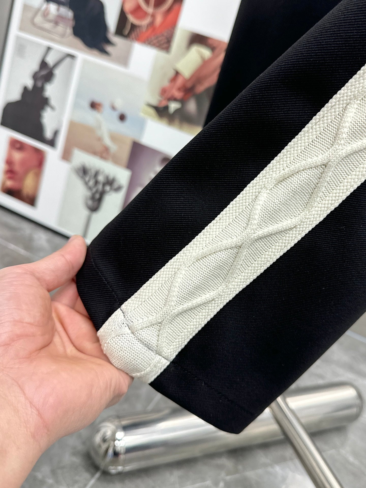 بنطال رياضي بشعار LV