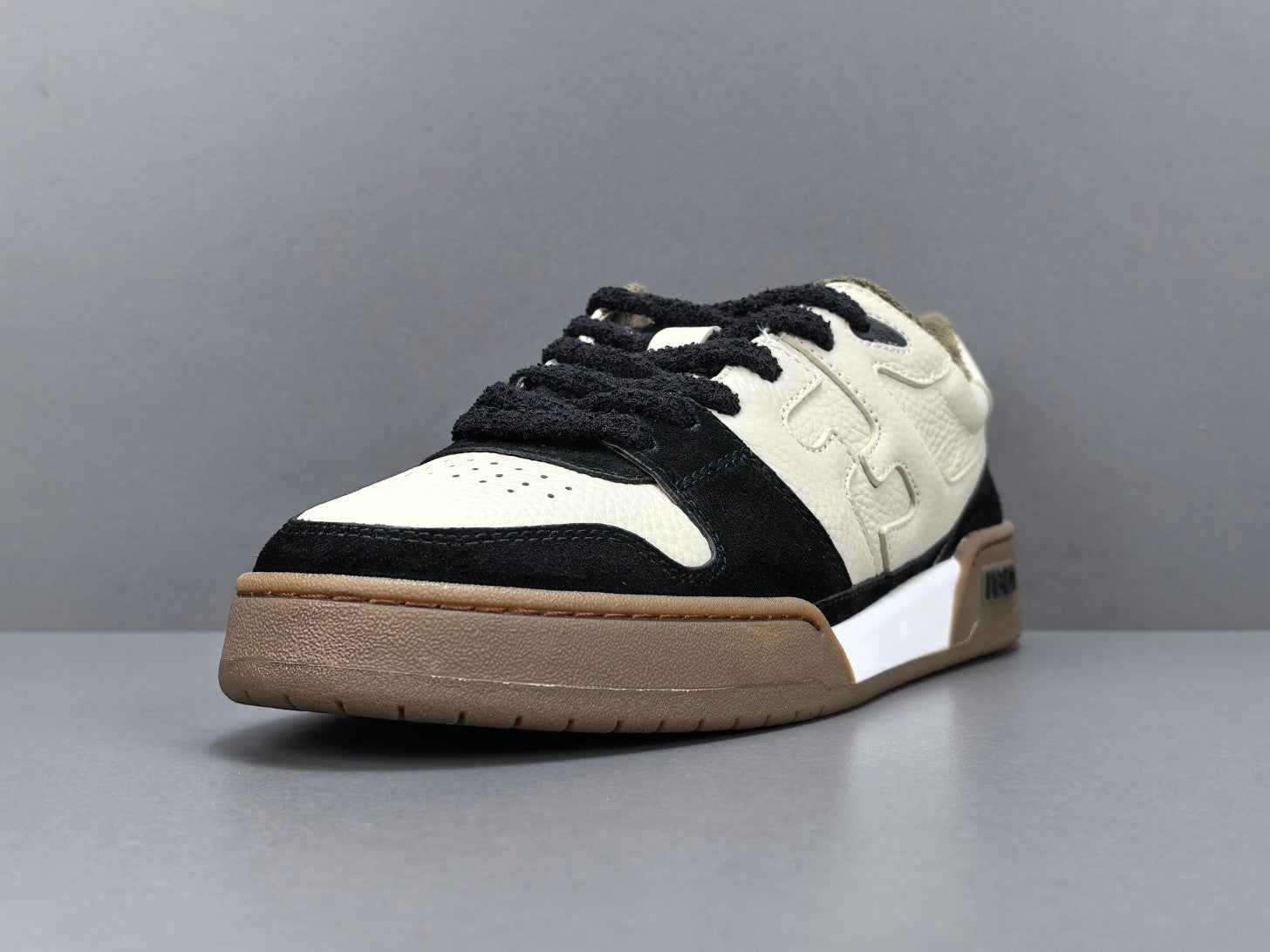 Fend! Match Low tops in black suede
