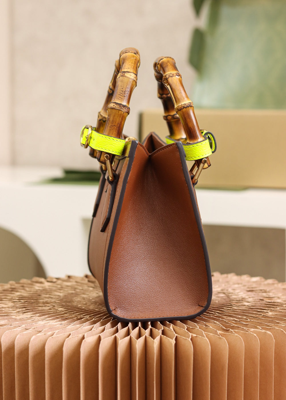 Gucc! Diana Small Tote Bag in Beige brown Leather