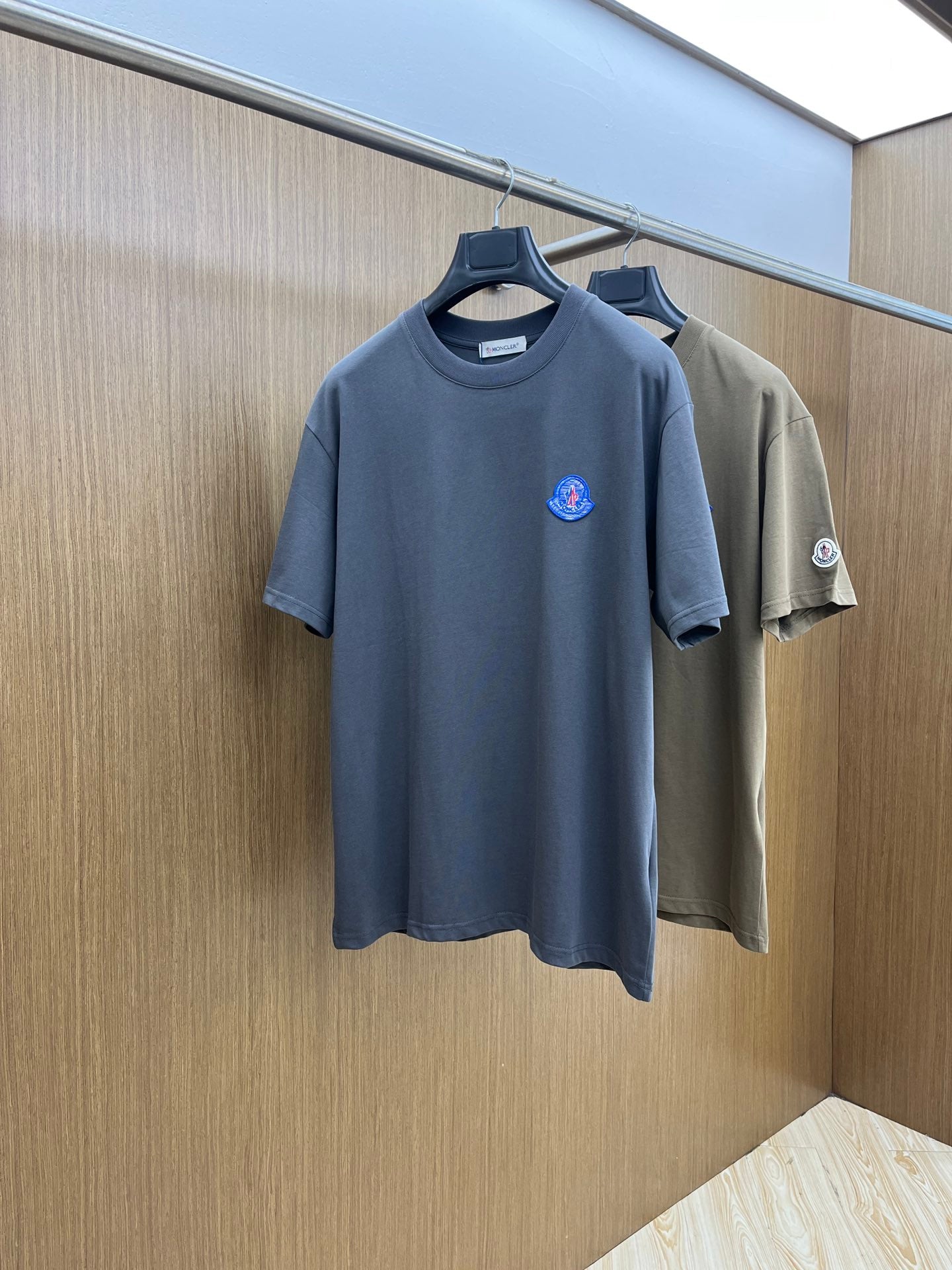 Moncle! short-sleeved crew-neck T-shirt
