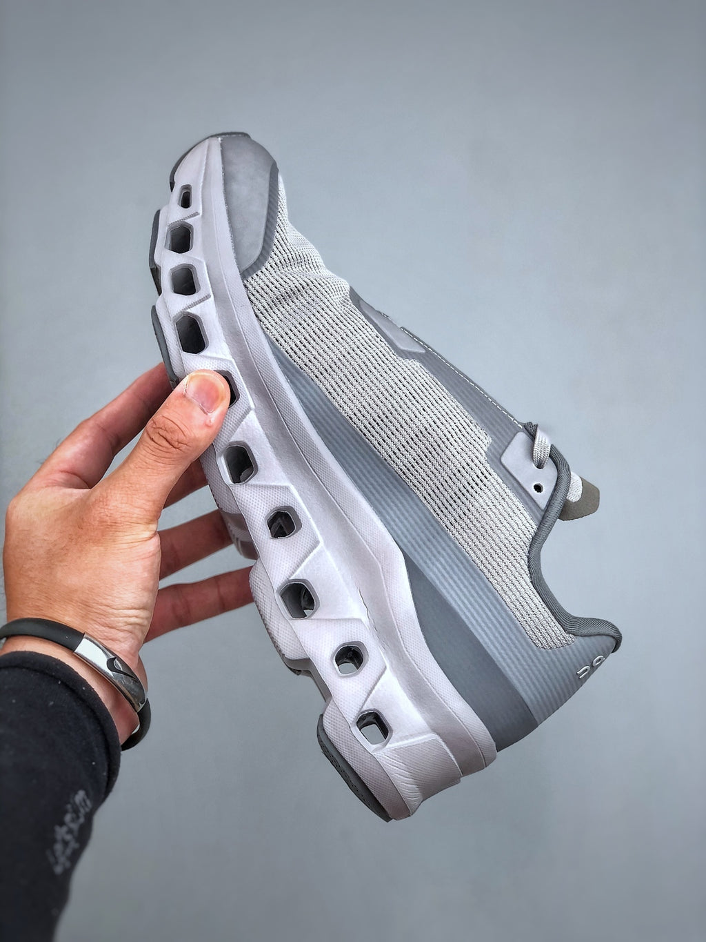ON Cloudmonst! Void Sneaker