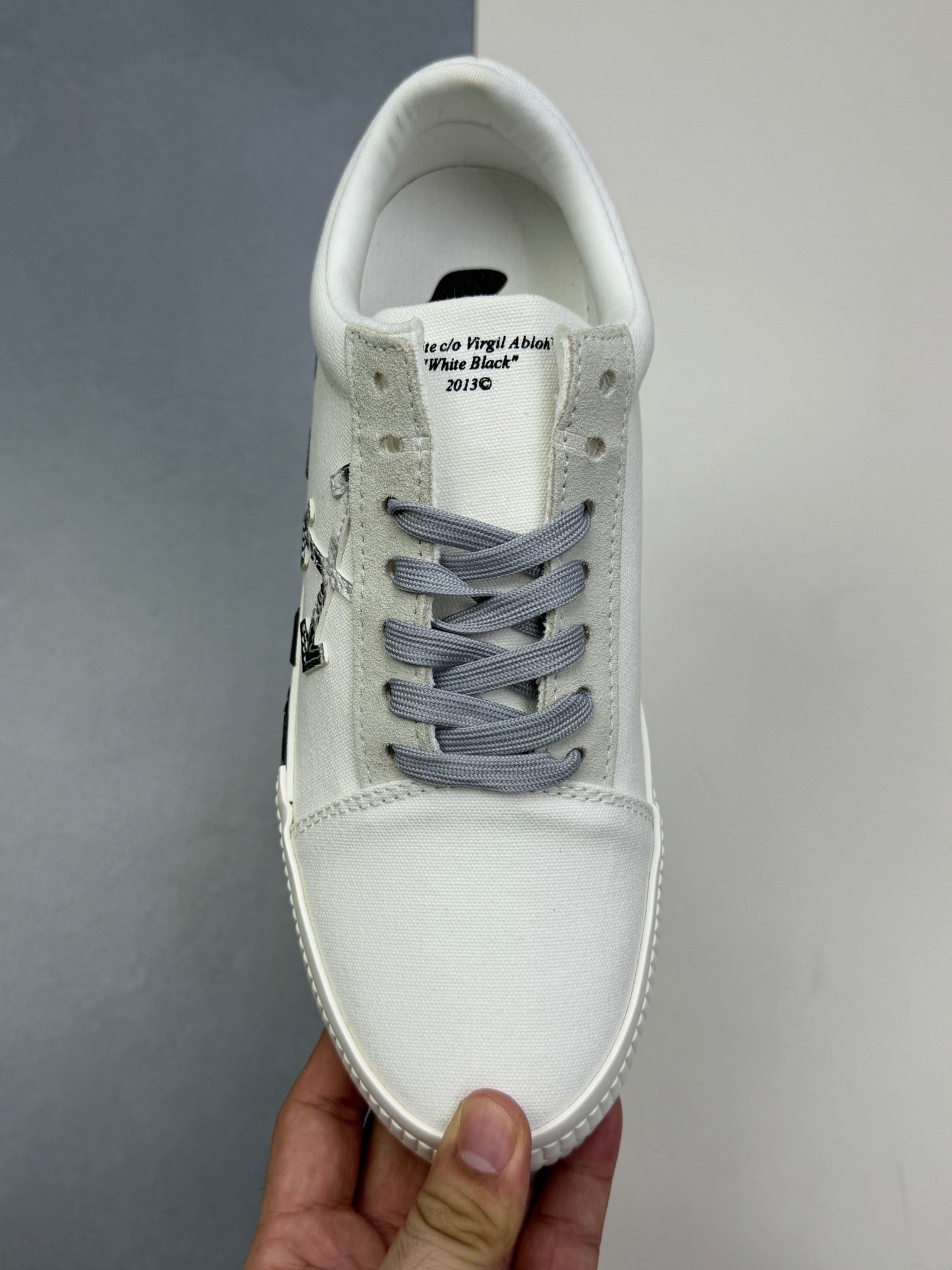 Off-Whit! c/o Virgil Abloh "White Black"